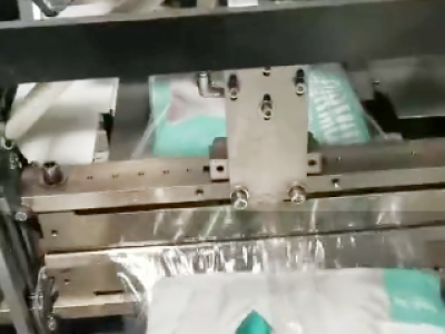 全自动包装机包装猫粮作业现场