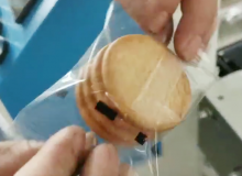全自动包装机包装饼干作业现场